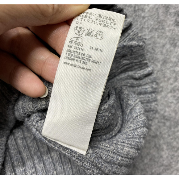 Hollister Sweater Womens Small Gray Rabbit Hair V Neck Long Sleeve Button Hem - Picture 11 of 12